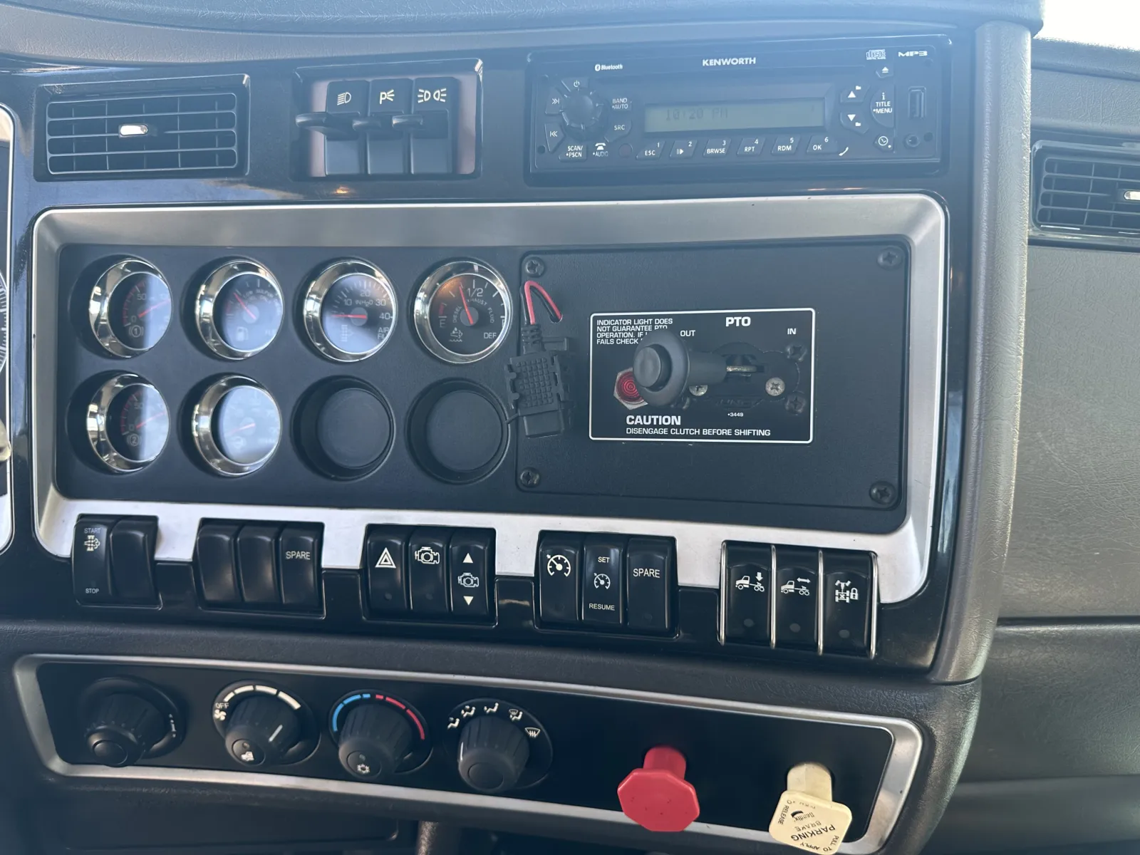 2013 Kenworth T800 - image 18