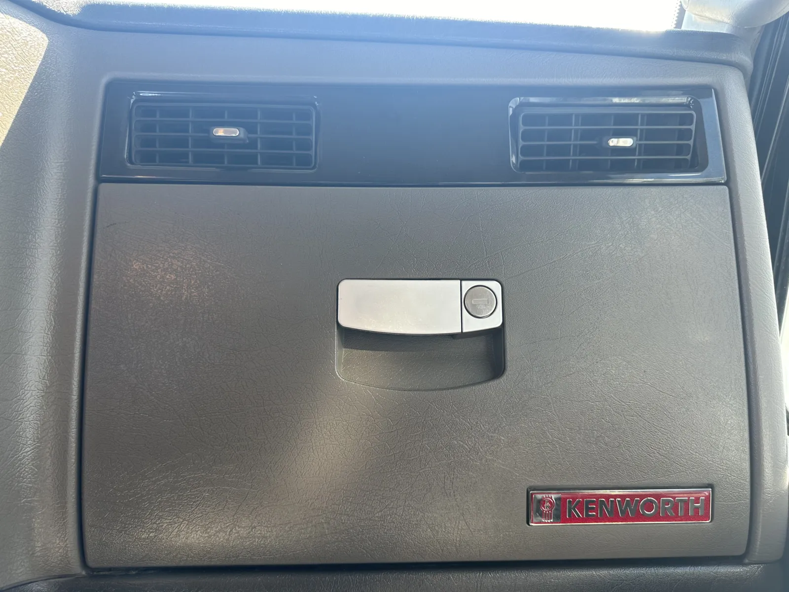 2013 Kenworth T800 - image 19