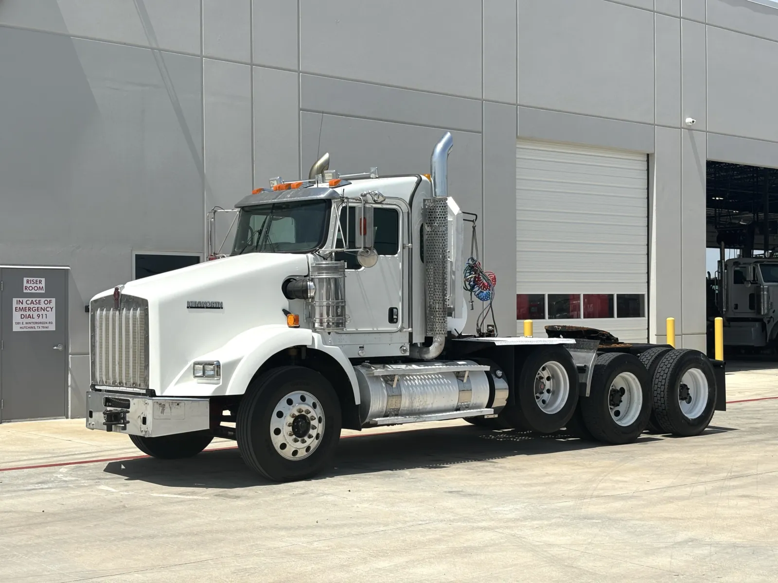 2011 Kenworth T800 - image 2