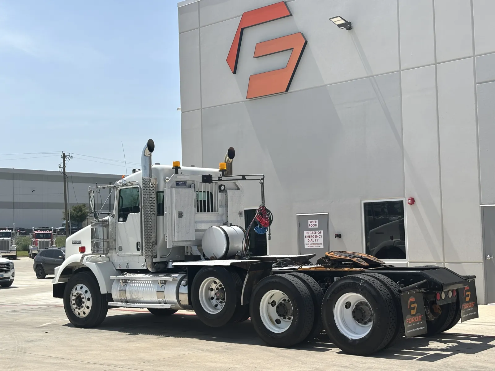 2011 Kenworth T800 - image 6