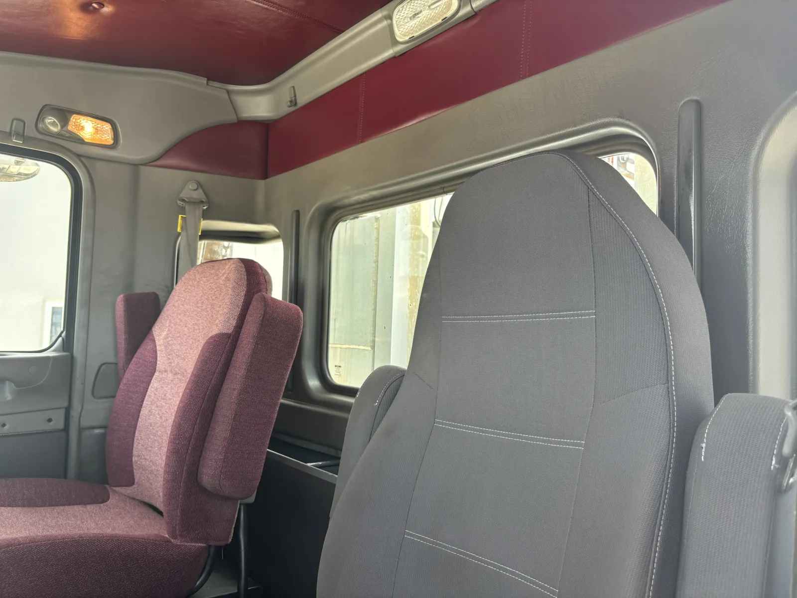 2011 Kenworth T800 - image 20