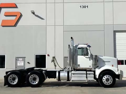 Another view of 2015 WESTERN STAR 4900 for sale in Hutchins, TX at Forge Truck Centers - Texas