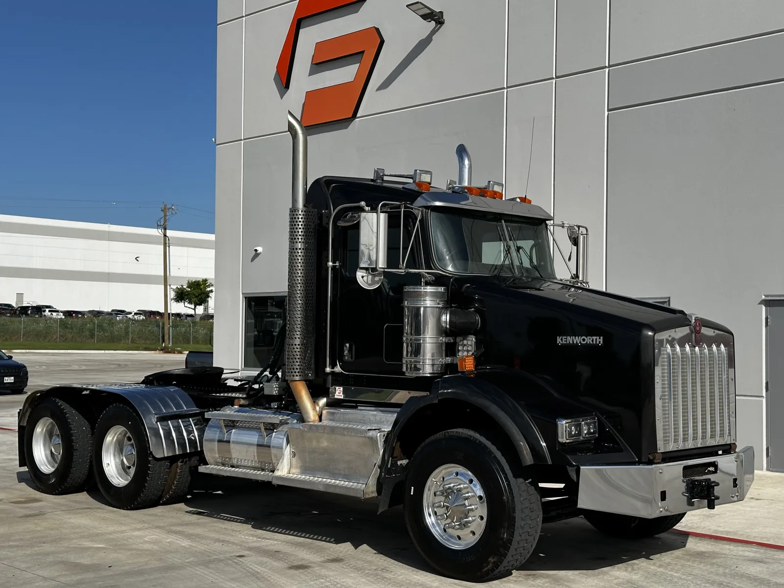 2015 Kenworth T800 - image 1