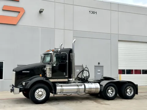 Photos of 2015 KENWORTH T800 for sale in Hutchins, TX at Forge Truck Centers - Texas