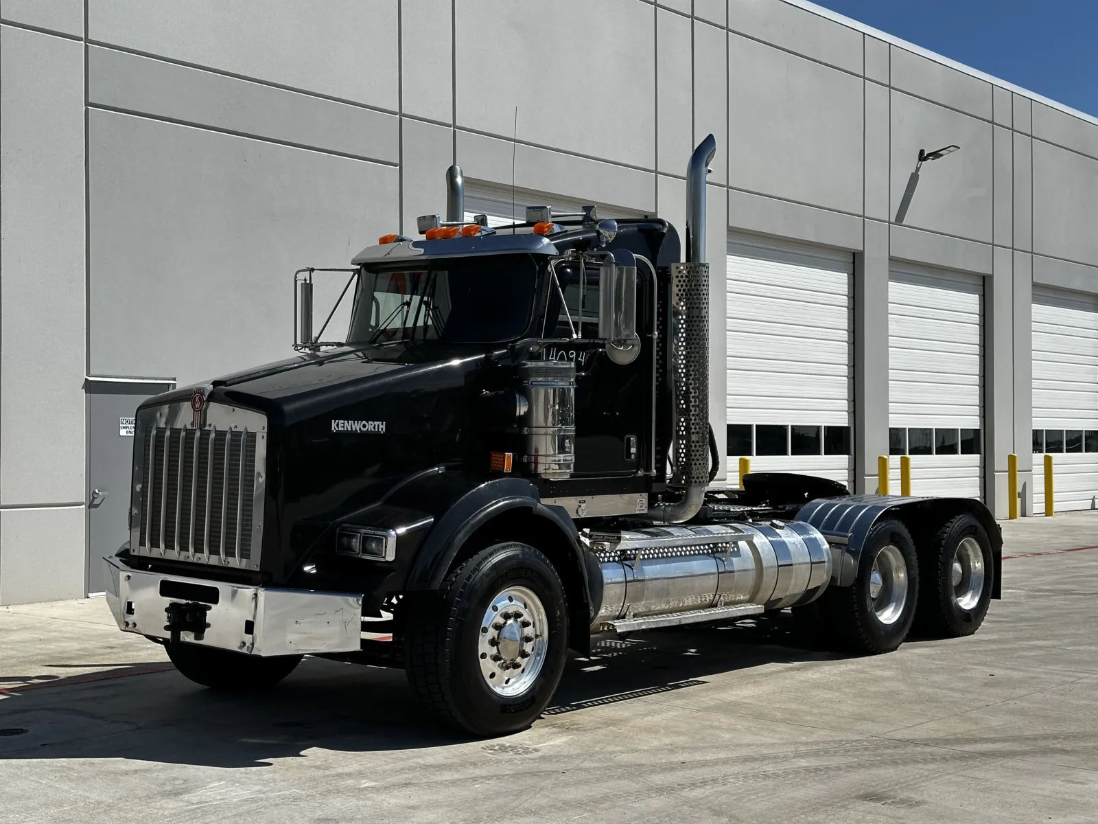 2015 Kenworth T800 - image 2