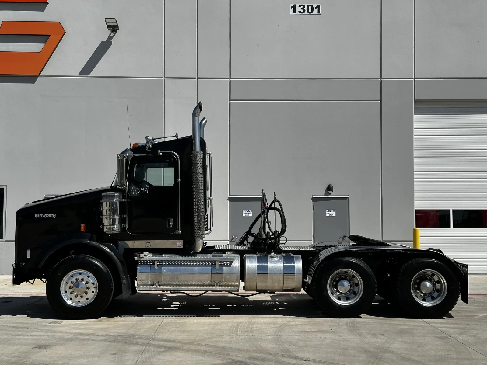2015 Kenworth T800 - image 4