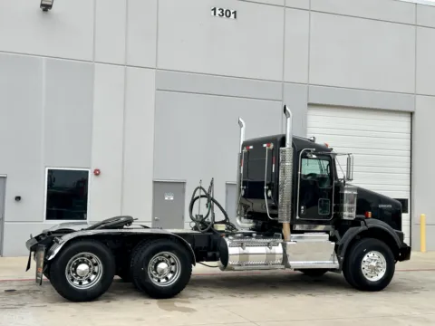 More photos of 2015 KENWORTH T800 at Forge Truck Centers - Texas, TX