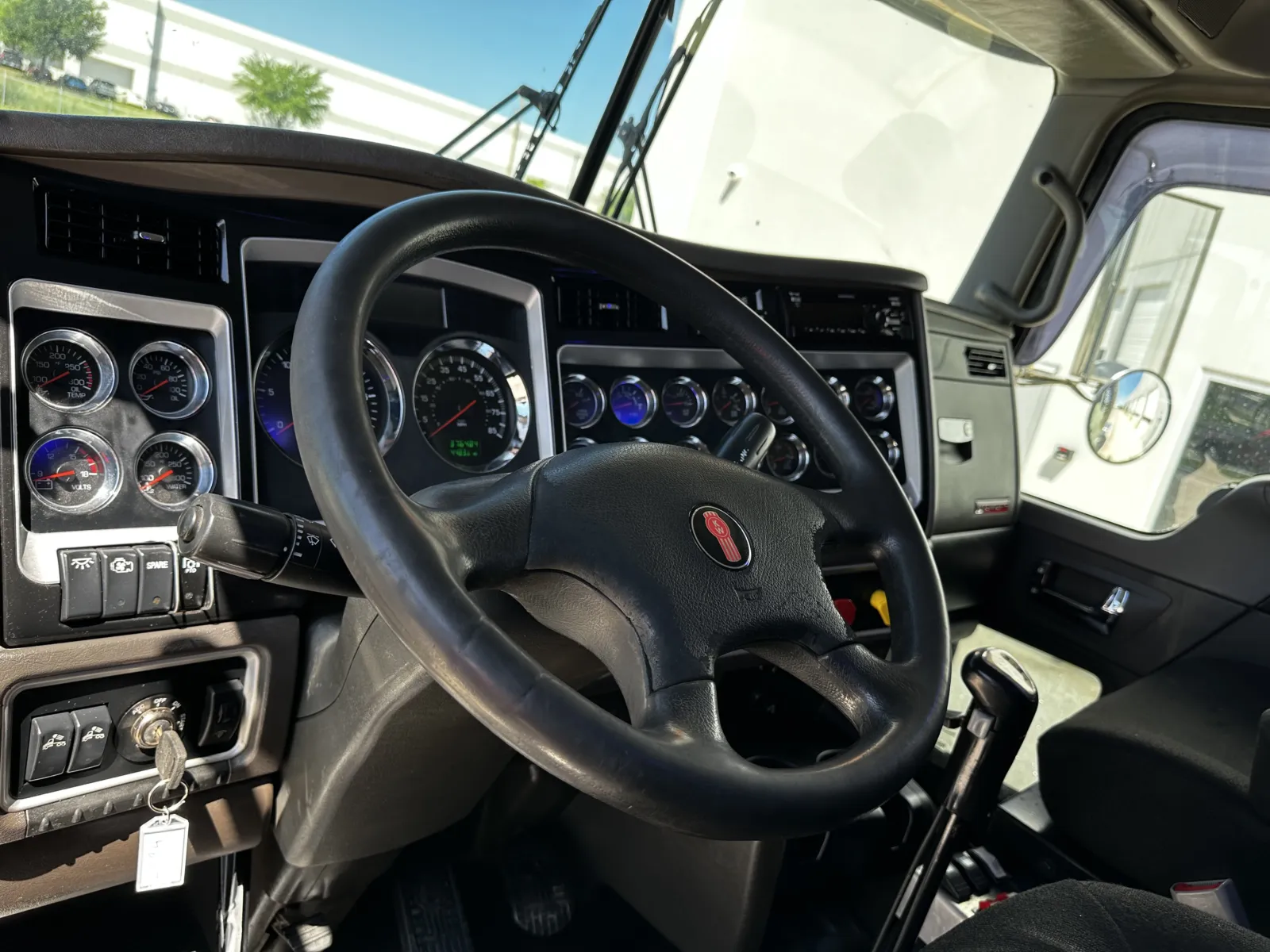 2015 Kenworth T800 - image 15