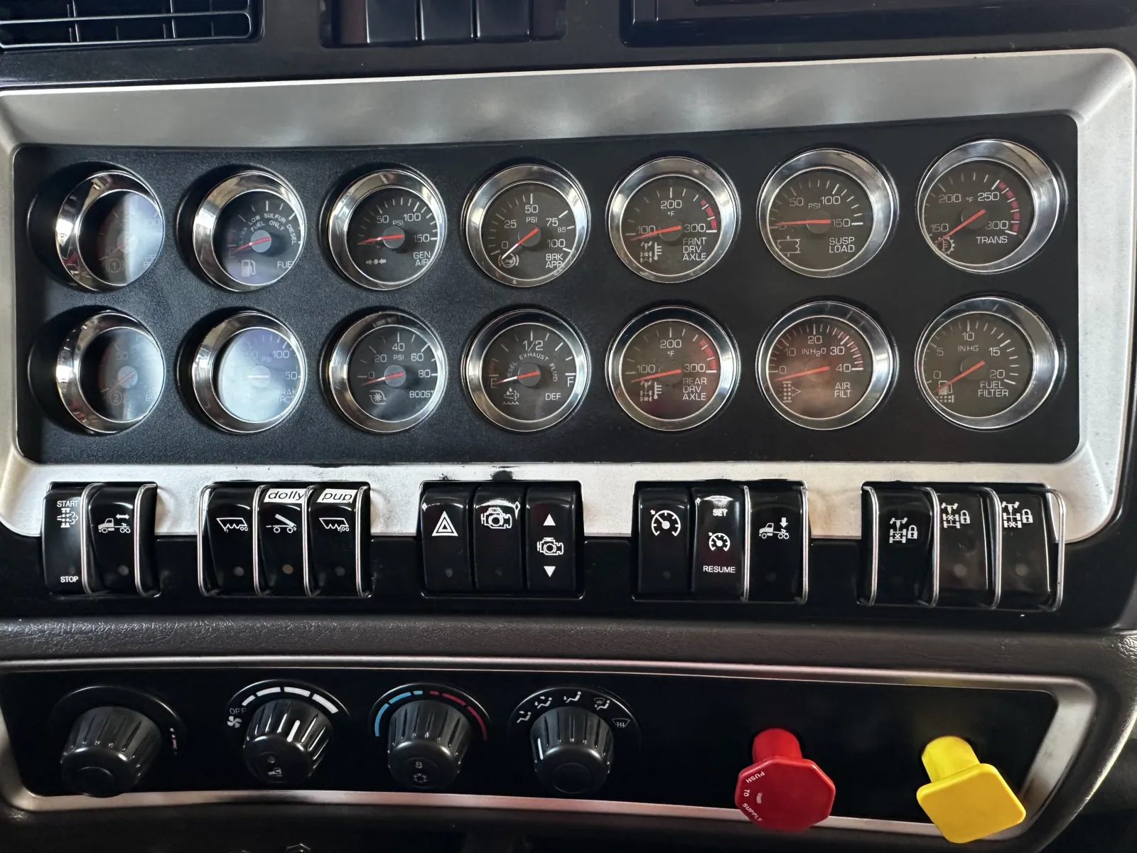 2015 Kenworth T800 - image 18