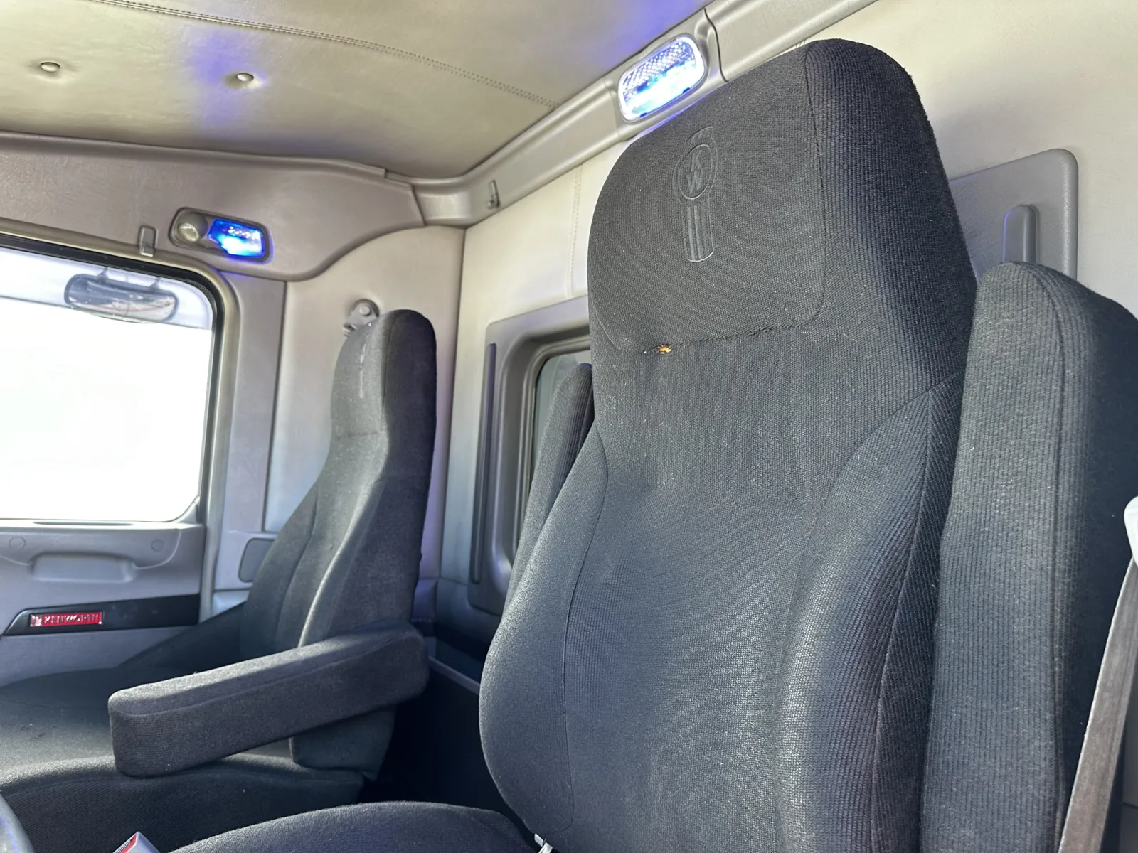 2015 Kenworth T800 - image 20