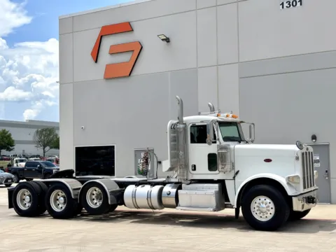 2012 PETERBILT 388 for sale in Hutchins, TX
