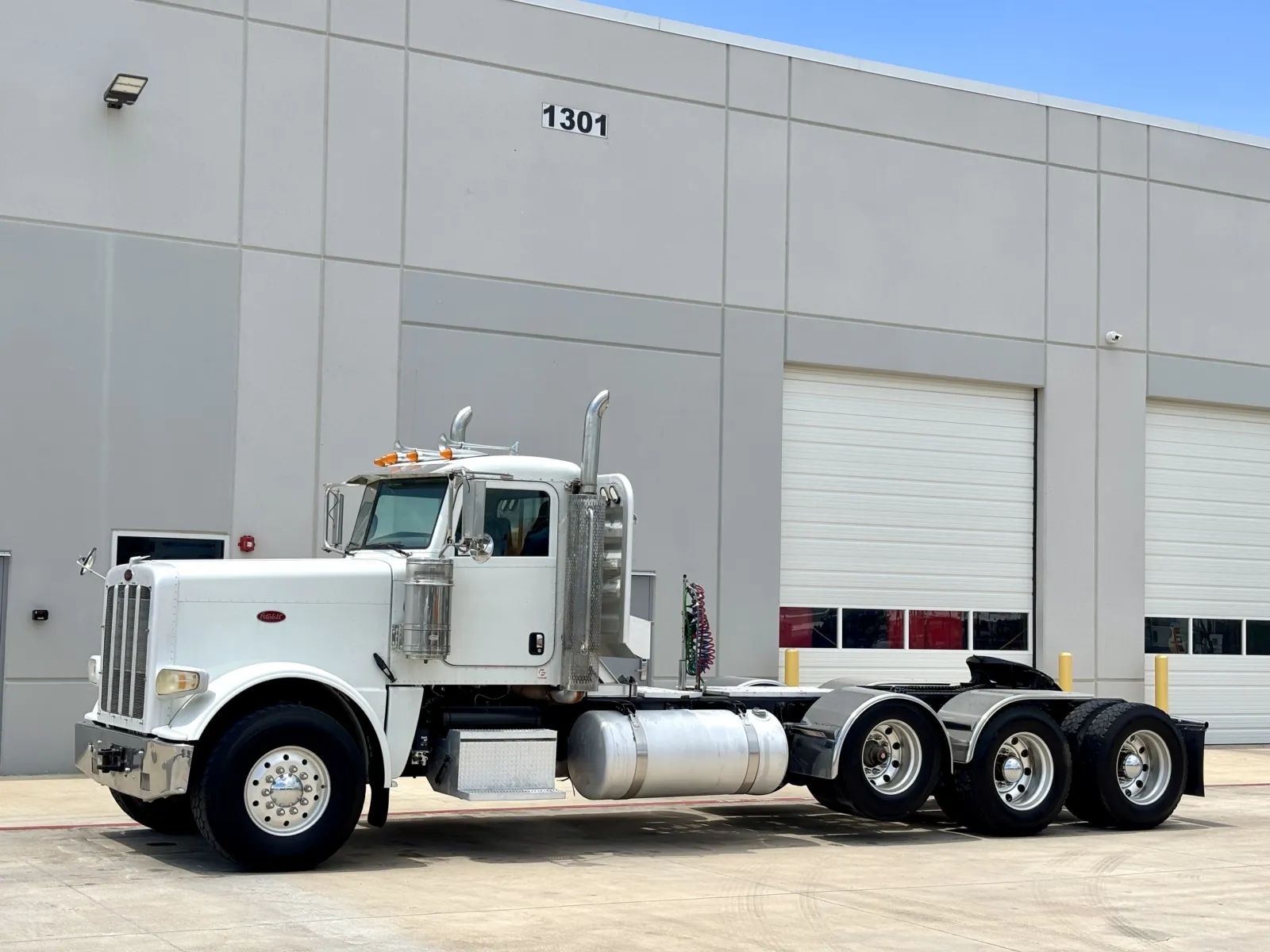 2012 Peterbilt - image 2