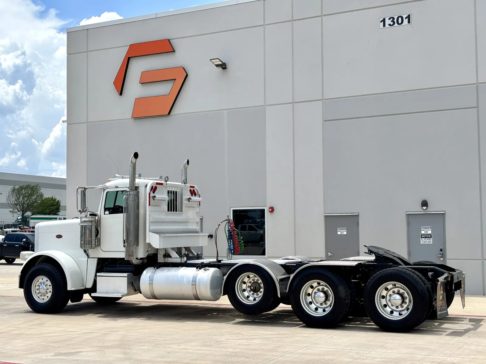 2012 Peterbilt - image 6