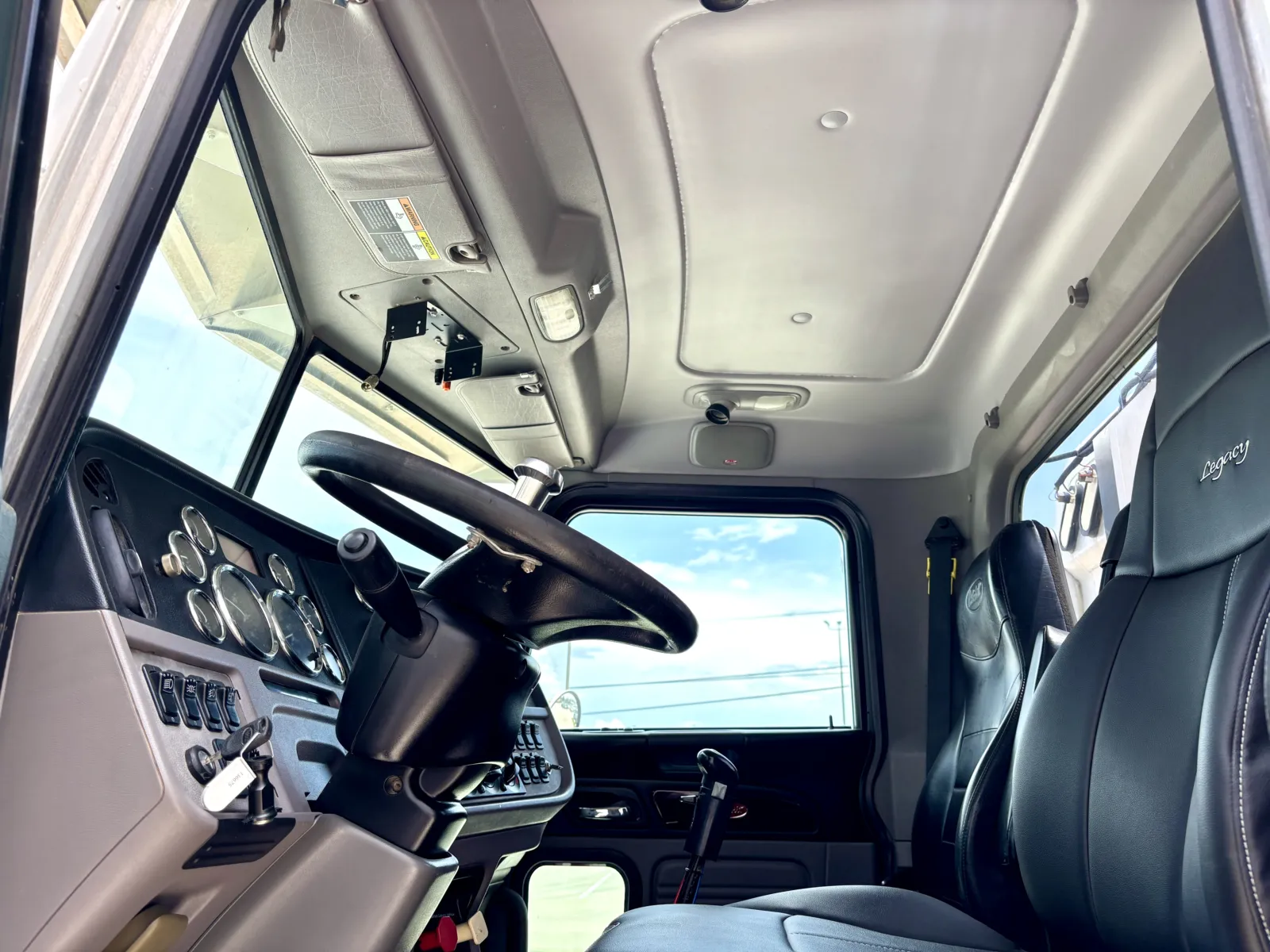 2012 Peterbilt - image 14