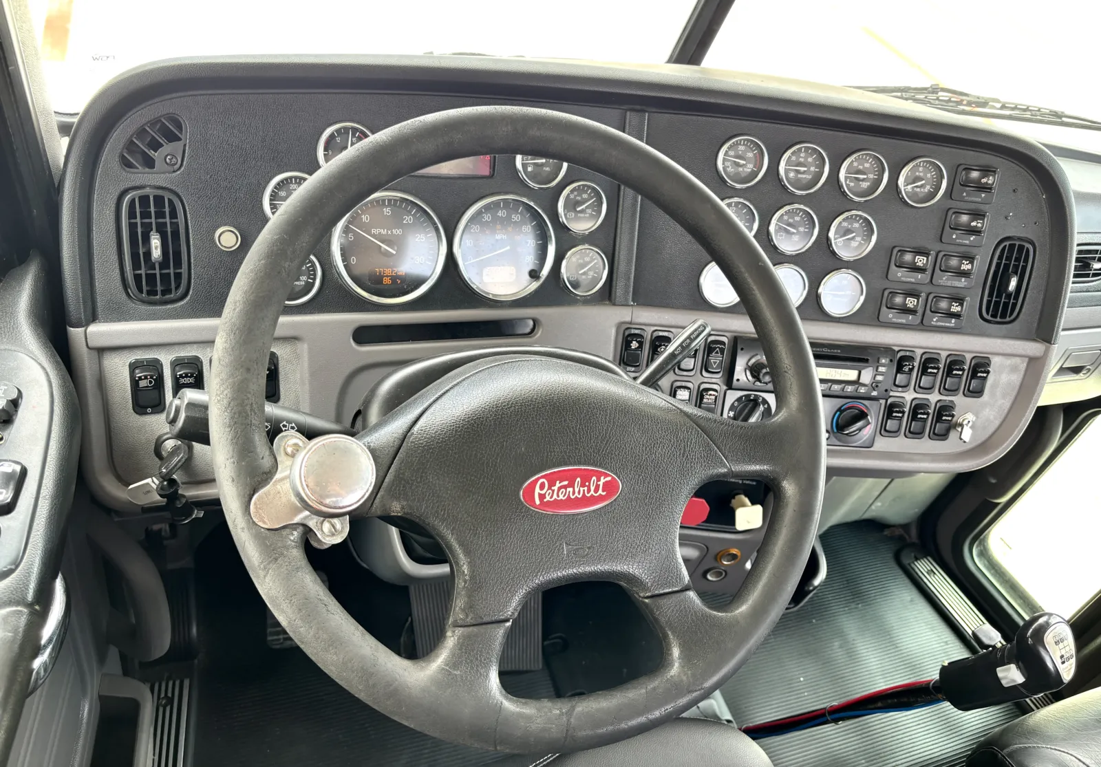 2012 Peterbilt - image 16