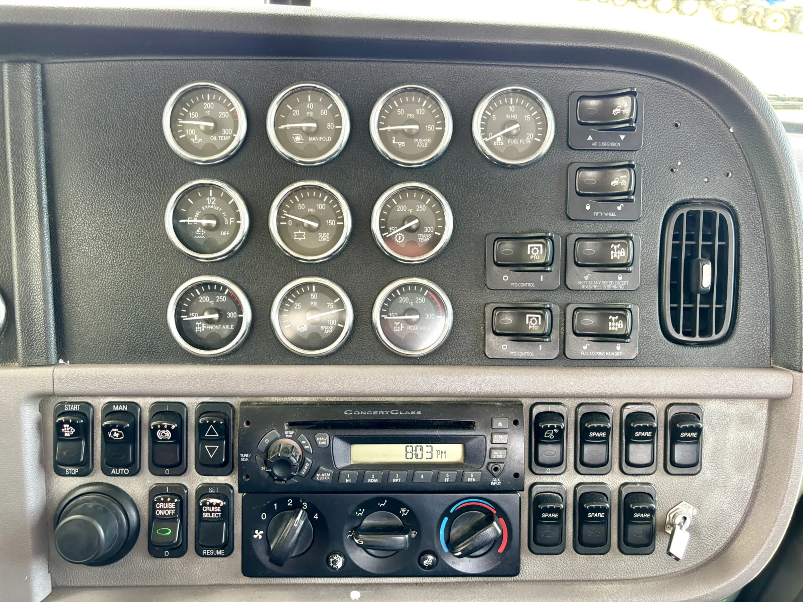 2012 Peterbilt - image 18