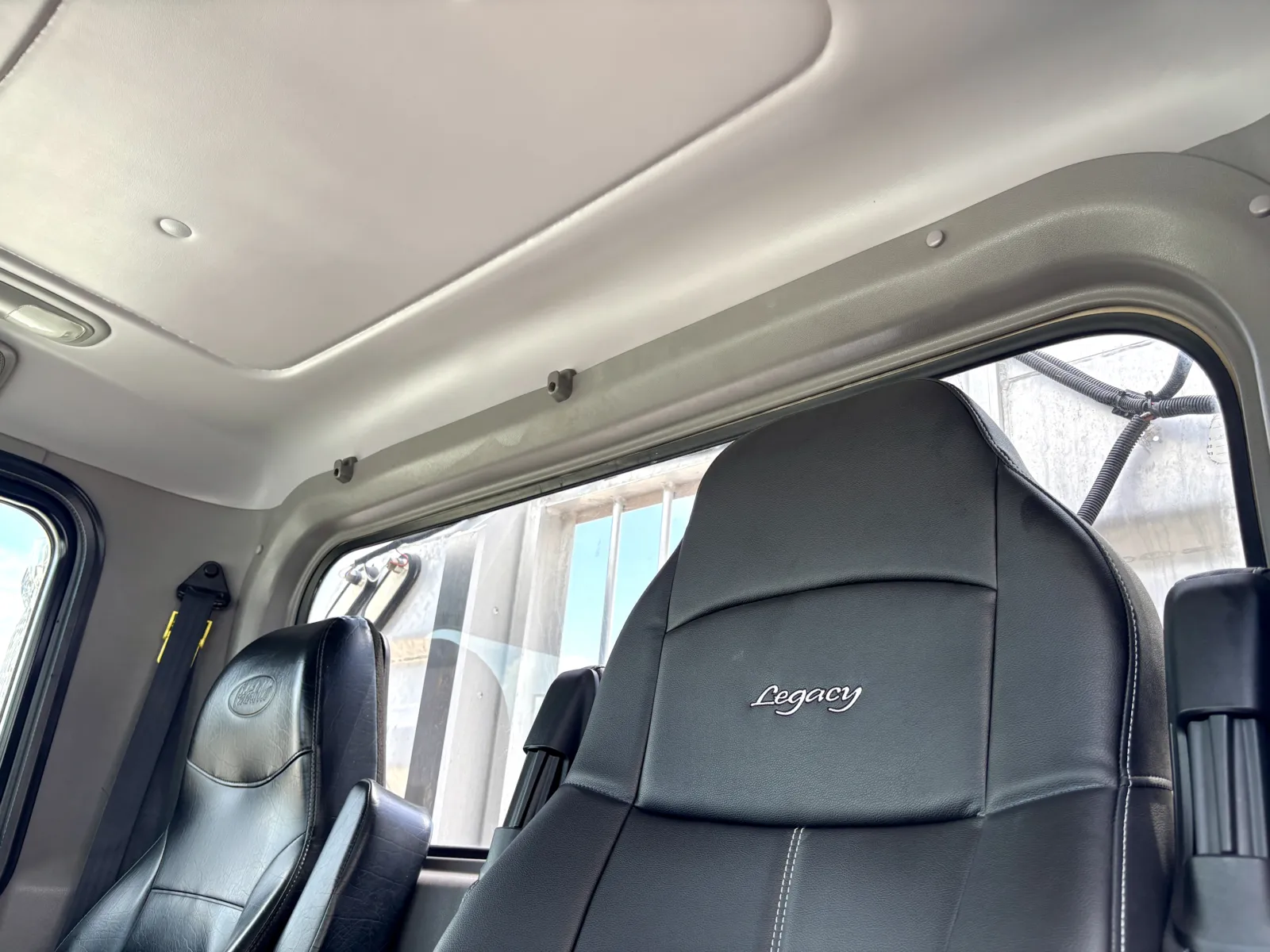 2012 Peterbilt - image 20