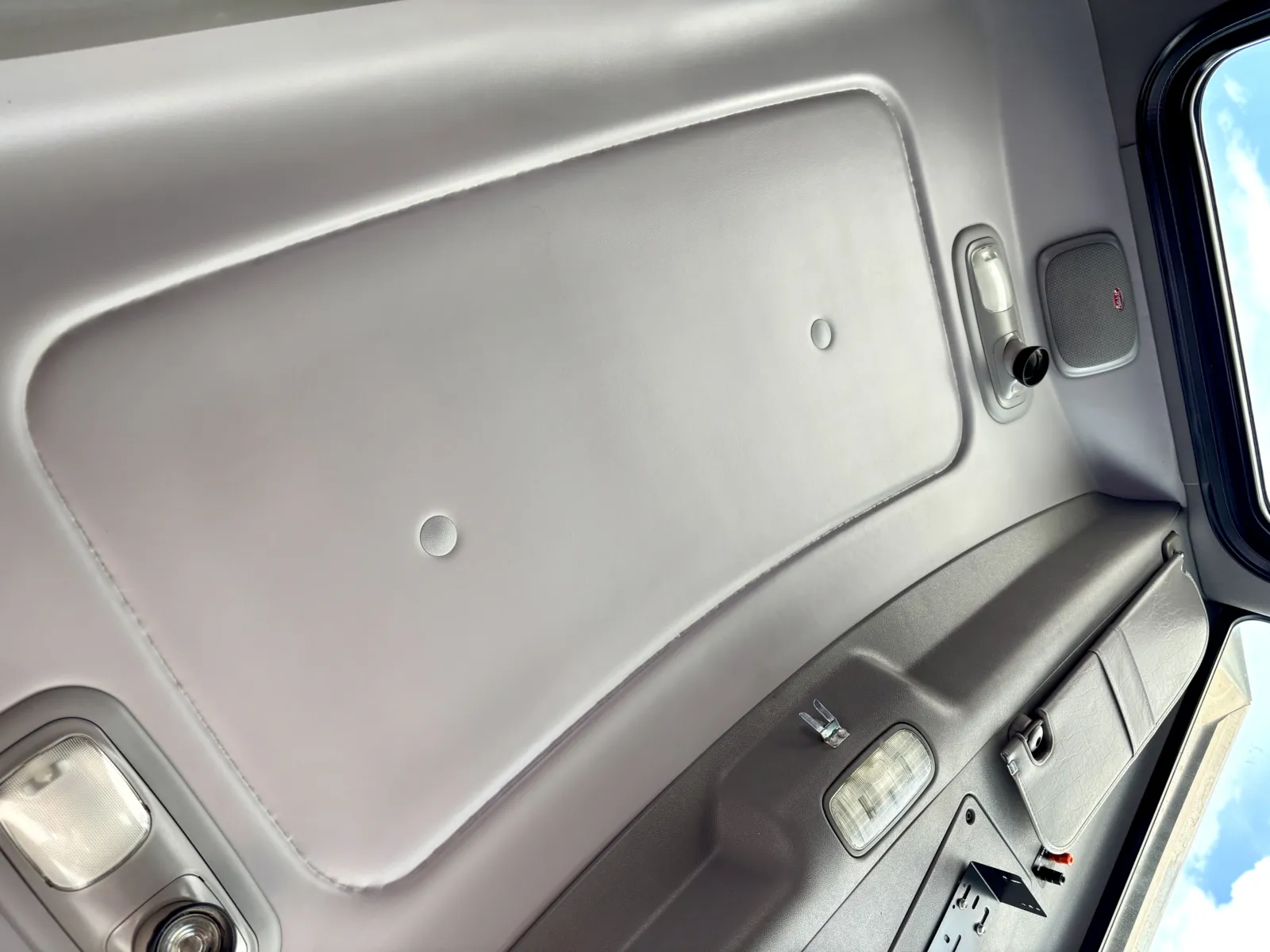 2012 Peterbilt - image 21