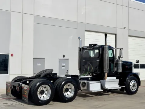 More photos of 2018 PETERBILT 389 at Forge Truck Centers - Texas, TX