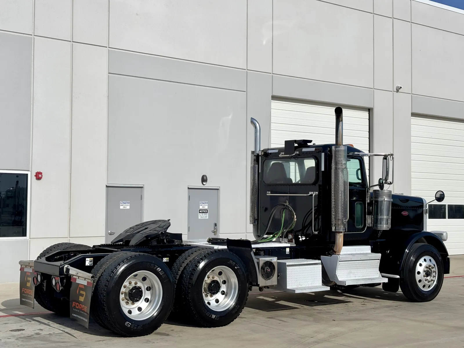 2018 Peterbilt 389 - image 5