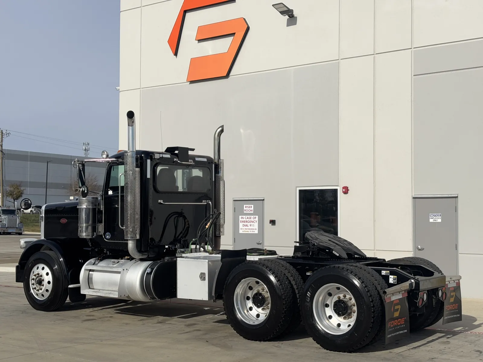 2018 Peterbilt 389 - image 6