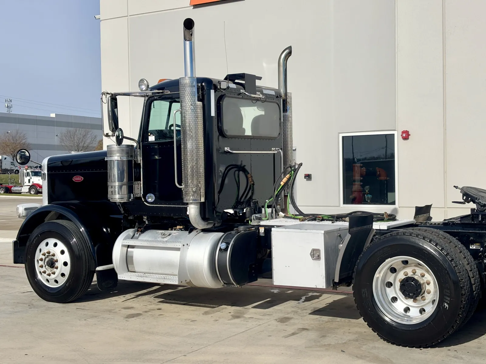 2018 Peterbilt 389 - image 8