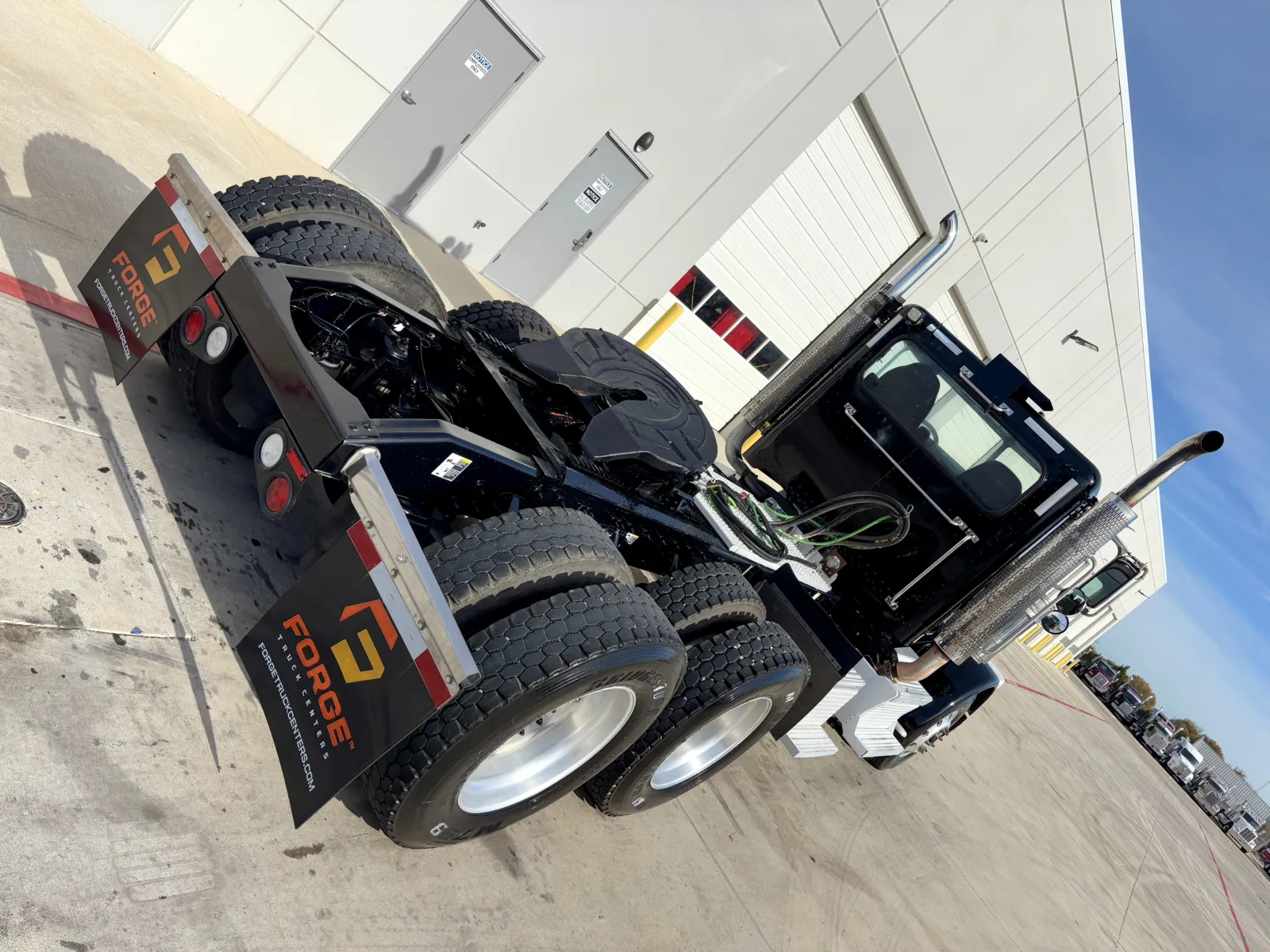 2018 Peterbilt 389 - image 11