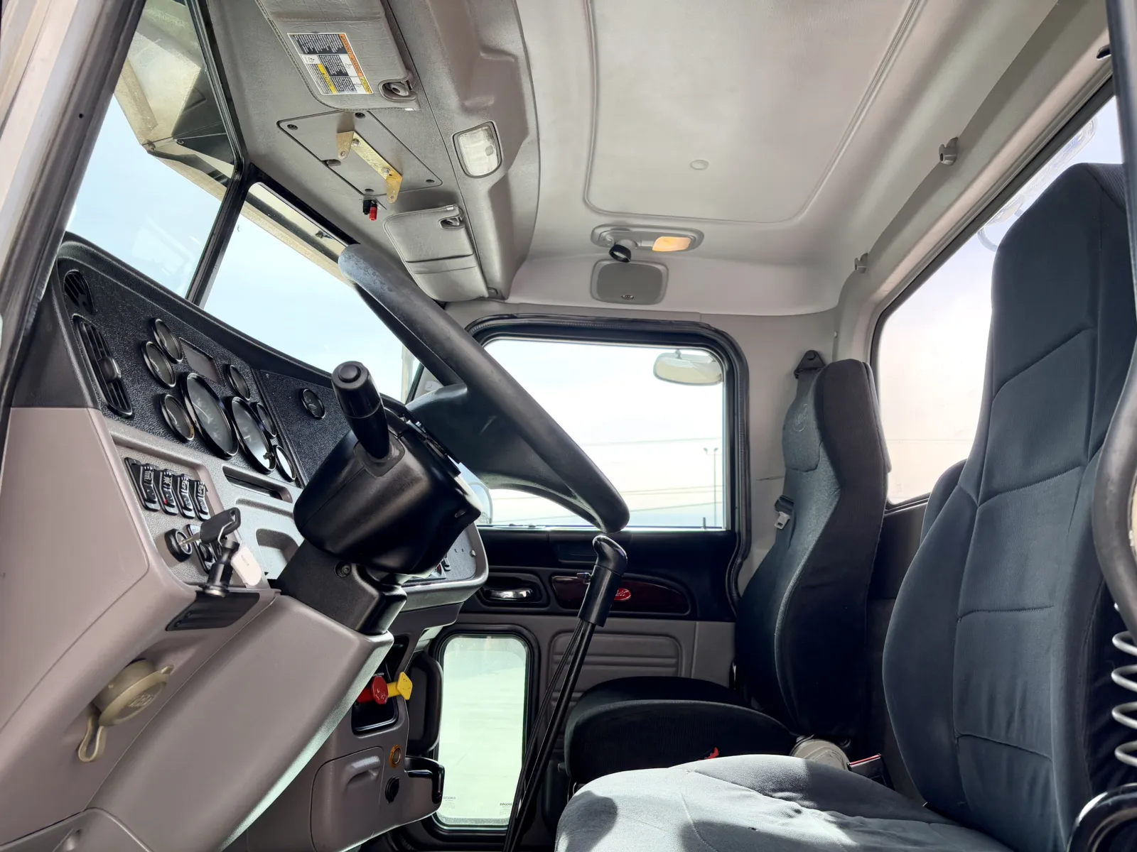 2018 Peterbilt 389 - image 14