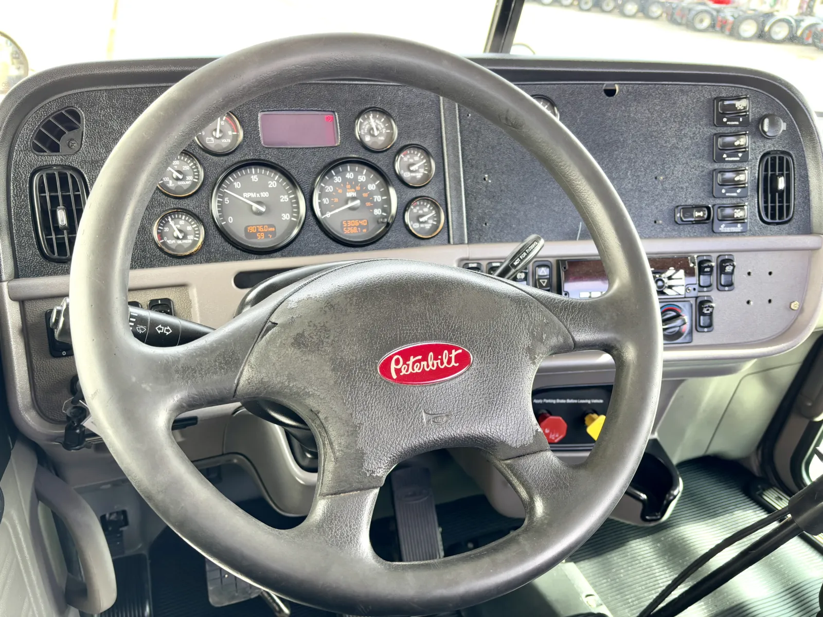 2018 Peterbilt 389 - image 16