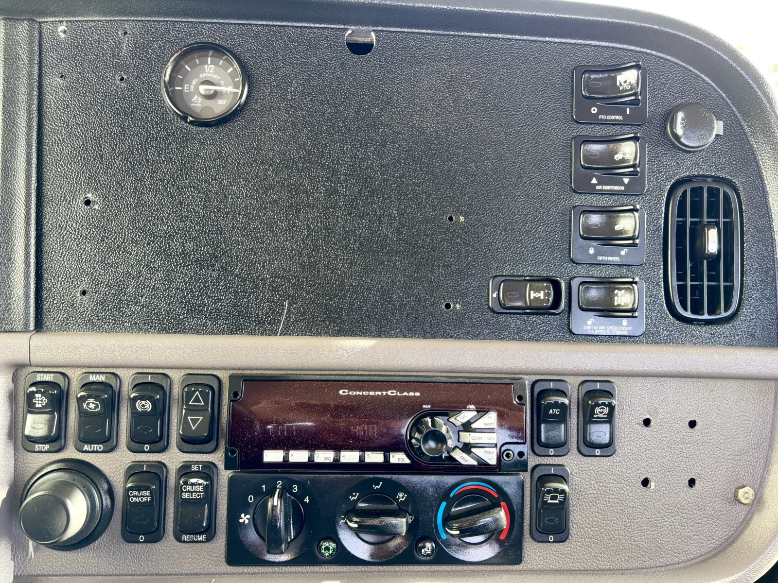 2018 Peterbilt 389 - image 18