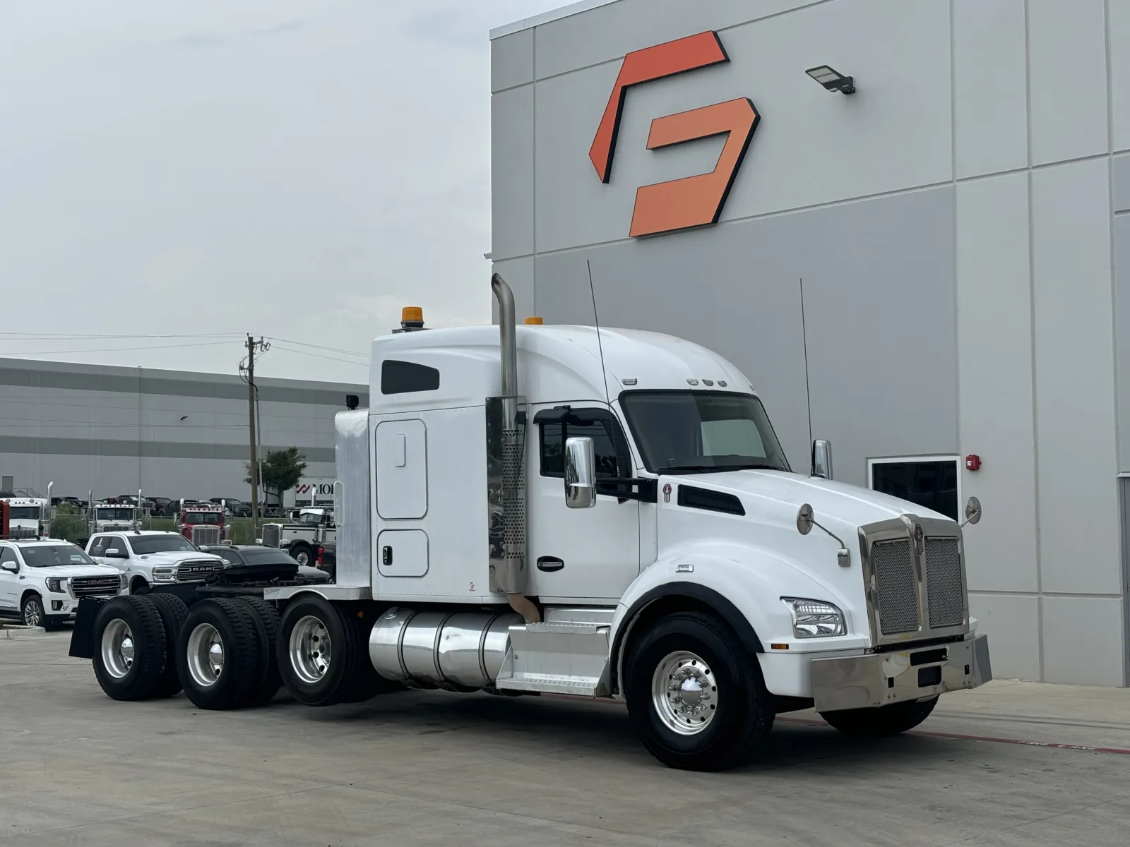 2017 Kenworth T880 - image 1