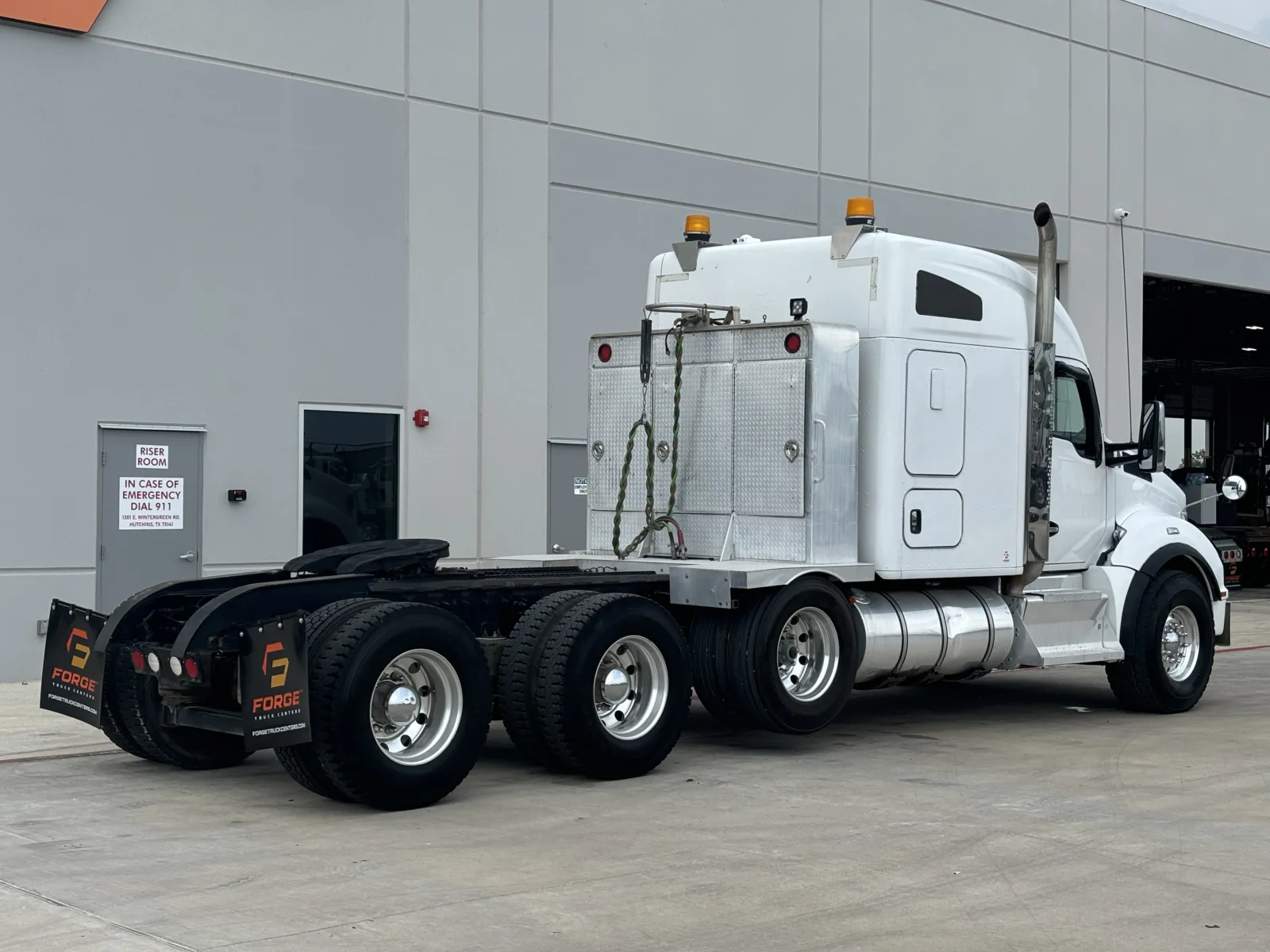 2017 Kenworth T880 - image 5