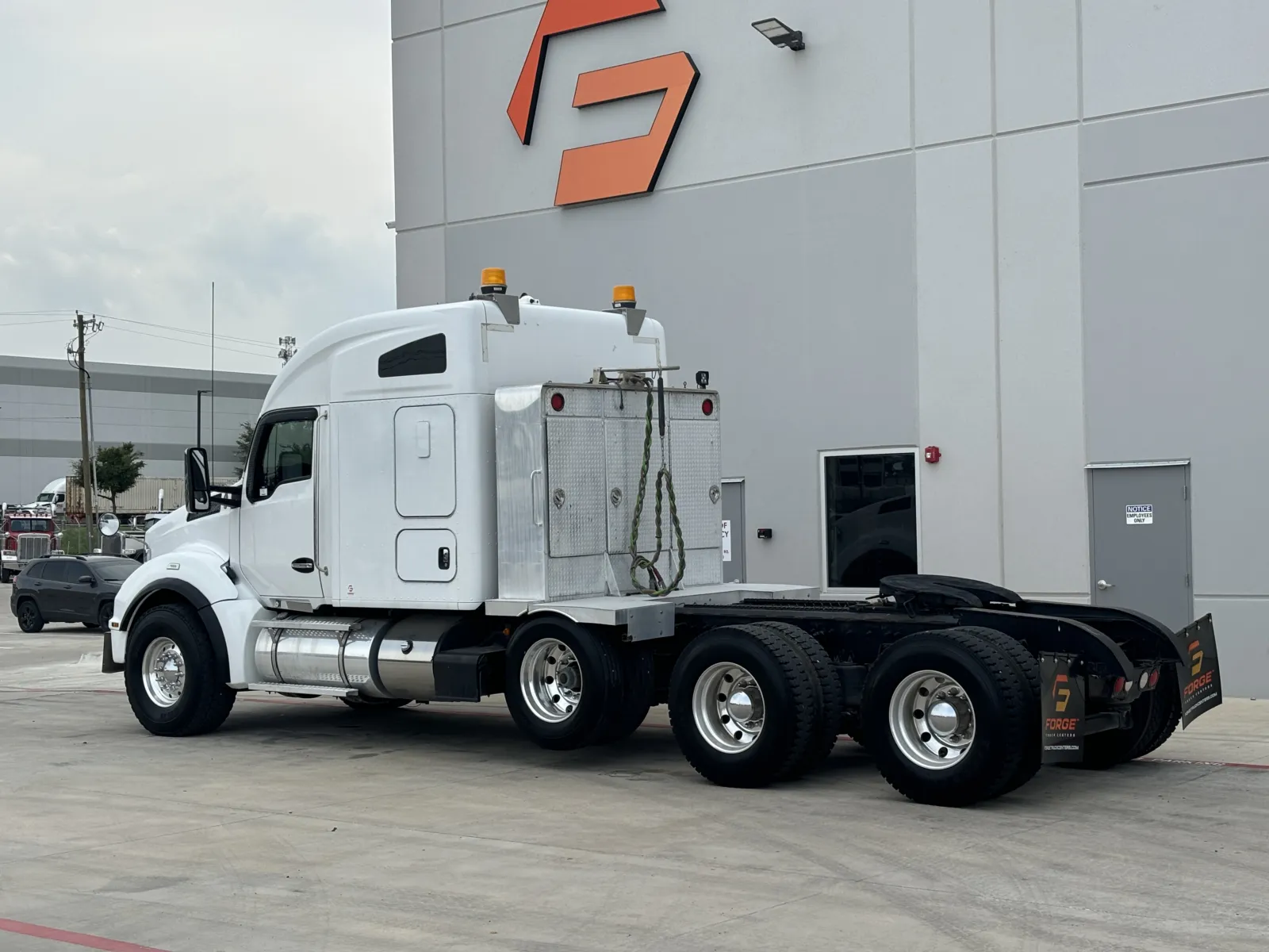 2017 Kenworth T880 - image 6