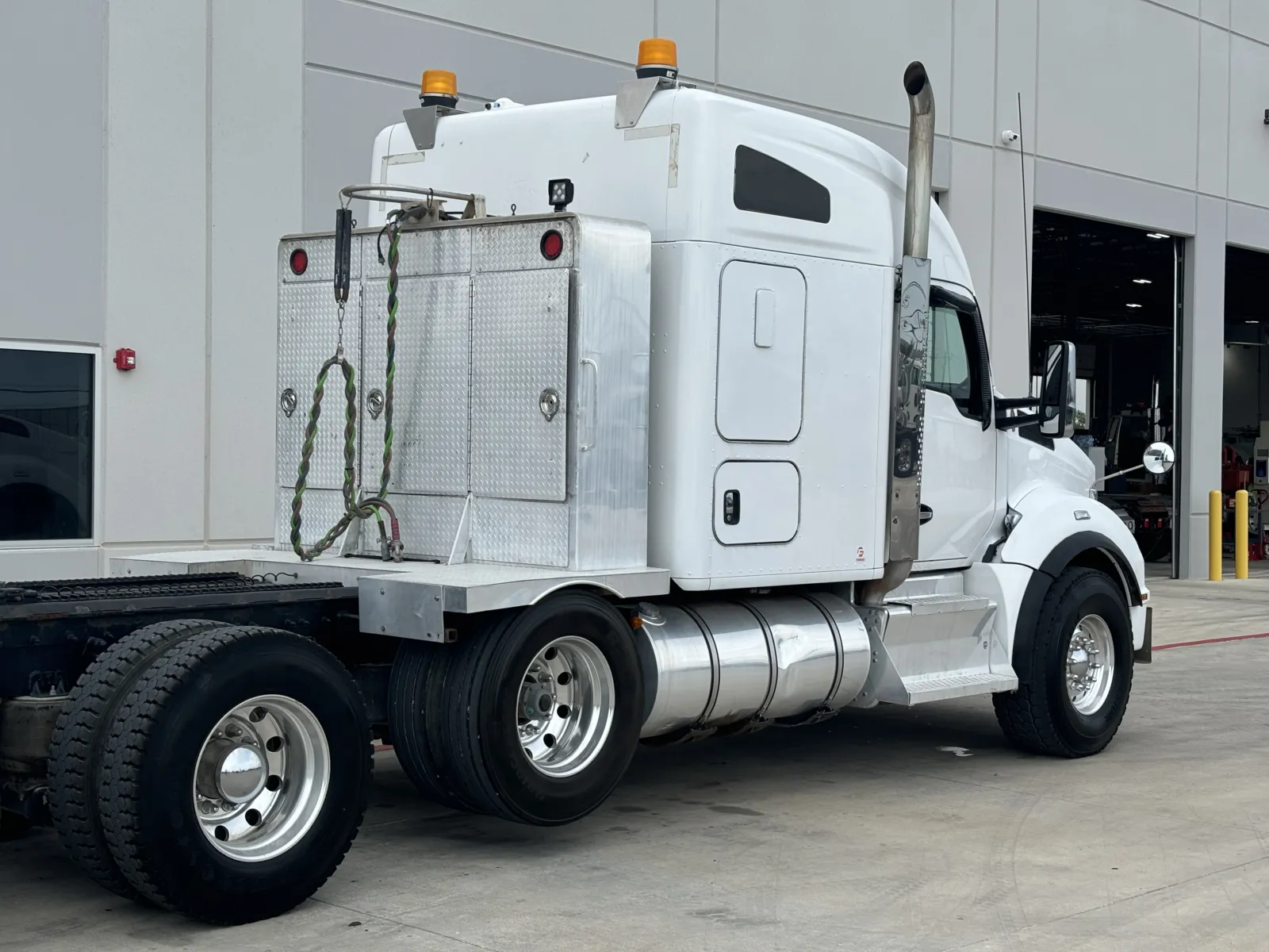 2017 Kenworth T880 - image 7
