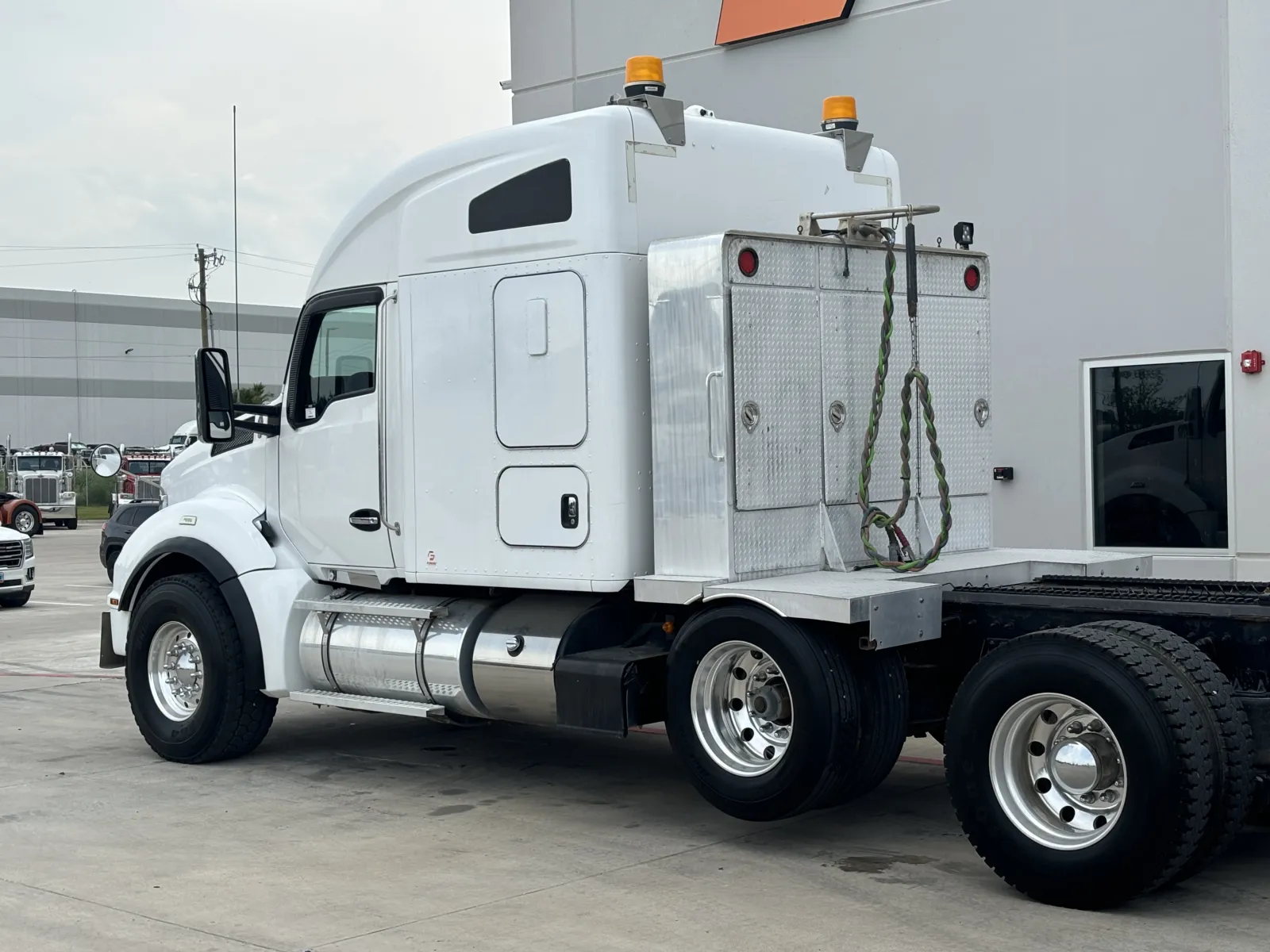 2017 Kenworth T880 - image 8