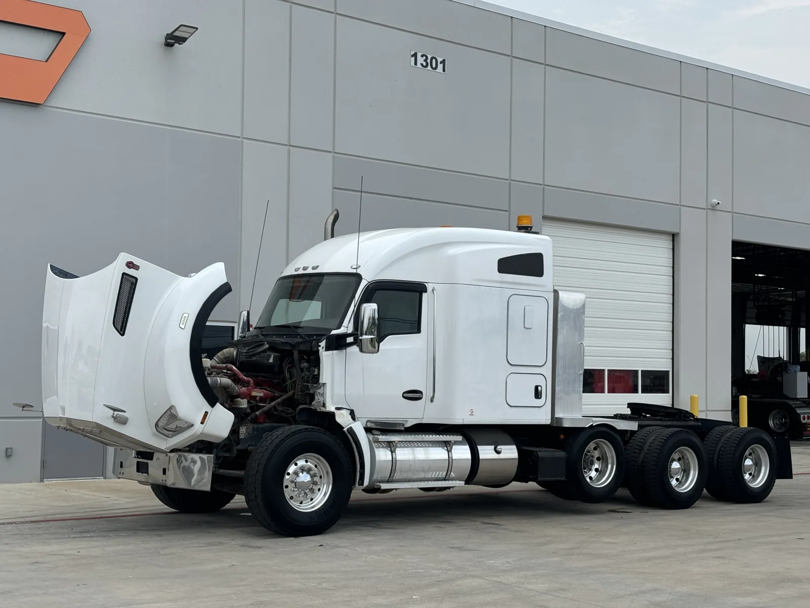 2017 Kenworth T880 - image 10
