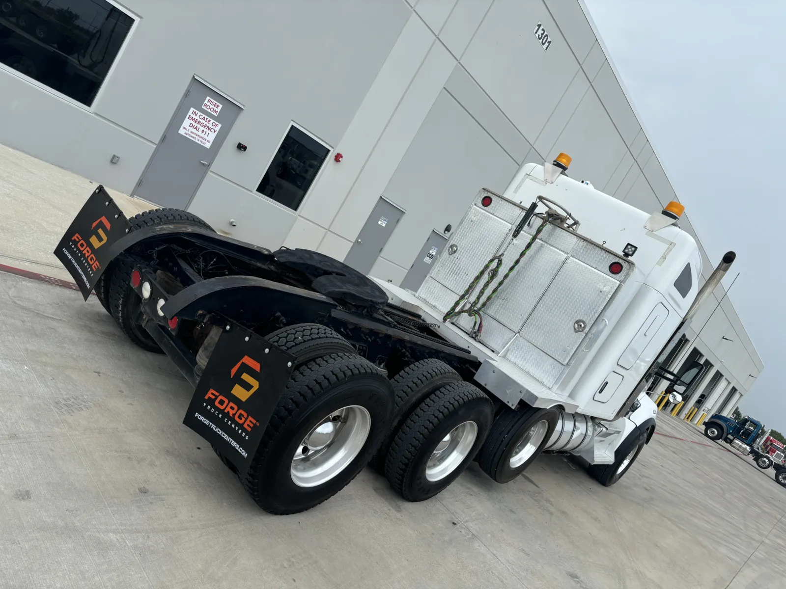 2017 Kenworth T880 - image 11