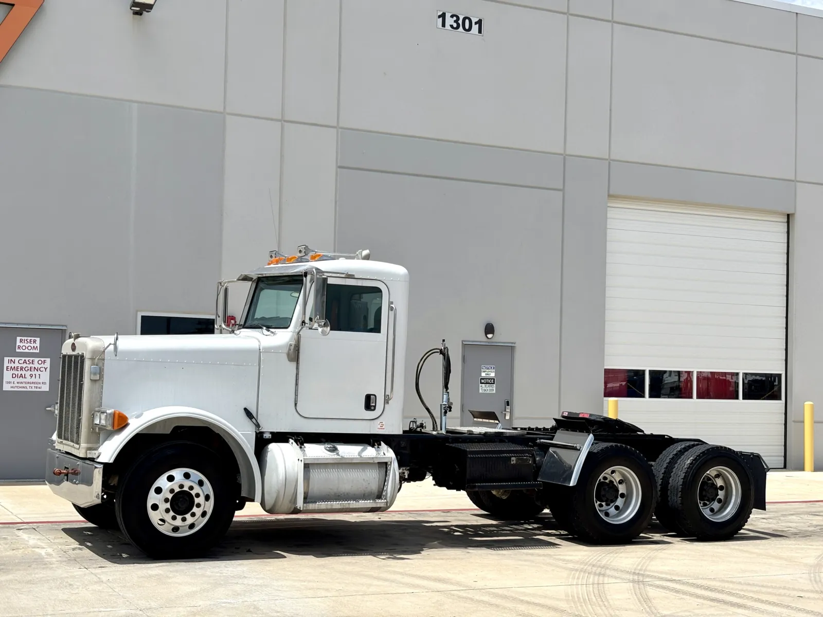 2005 Peterbilt - image 2