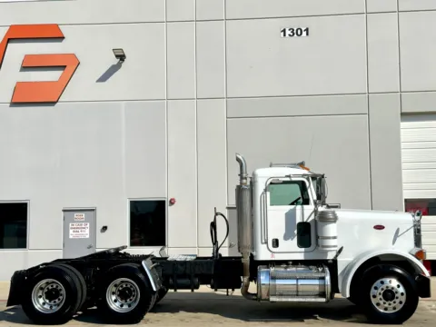 Another view of 2005 PETERBILT 379 for sale in Hutchins, TX at Forge Truck Centers - Texas