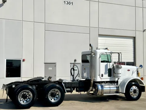 More photos of 2005 PETERBILT 379 at Forge Truck Centers - Texas, TX