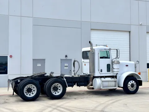 More photos of 2005 PETERBILT 379 at Forge Truck Centers - Texas, TX