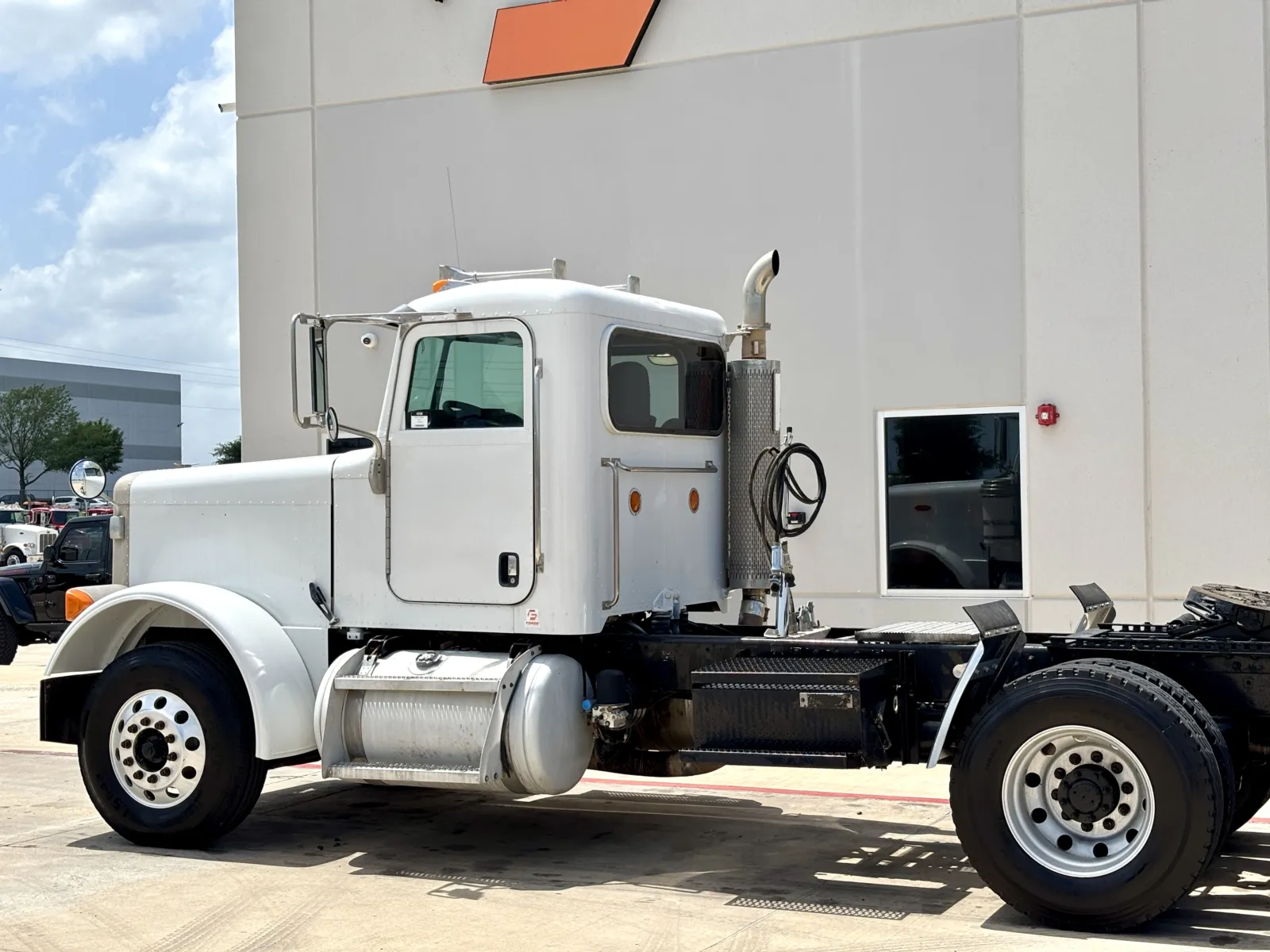 2005 Peterbilt - image 8