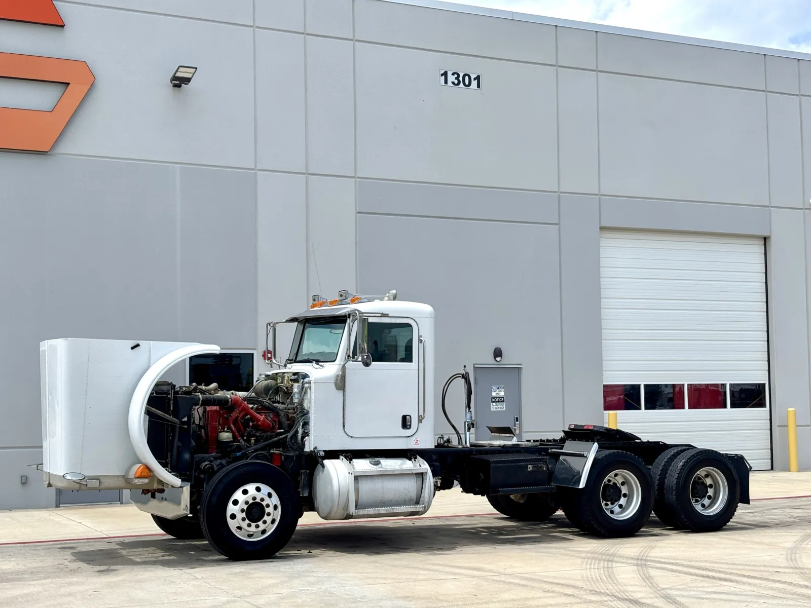 2005 Peterbilt - image 10