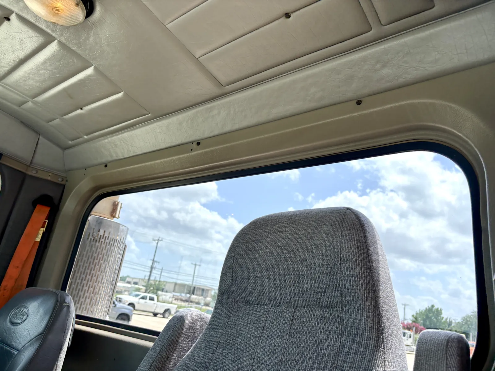 2005 Peterbilt - image 19