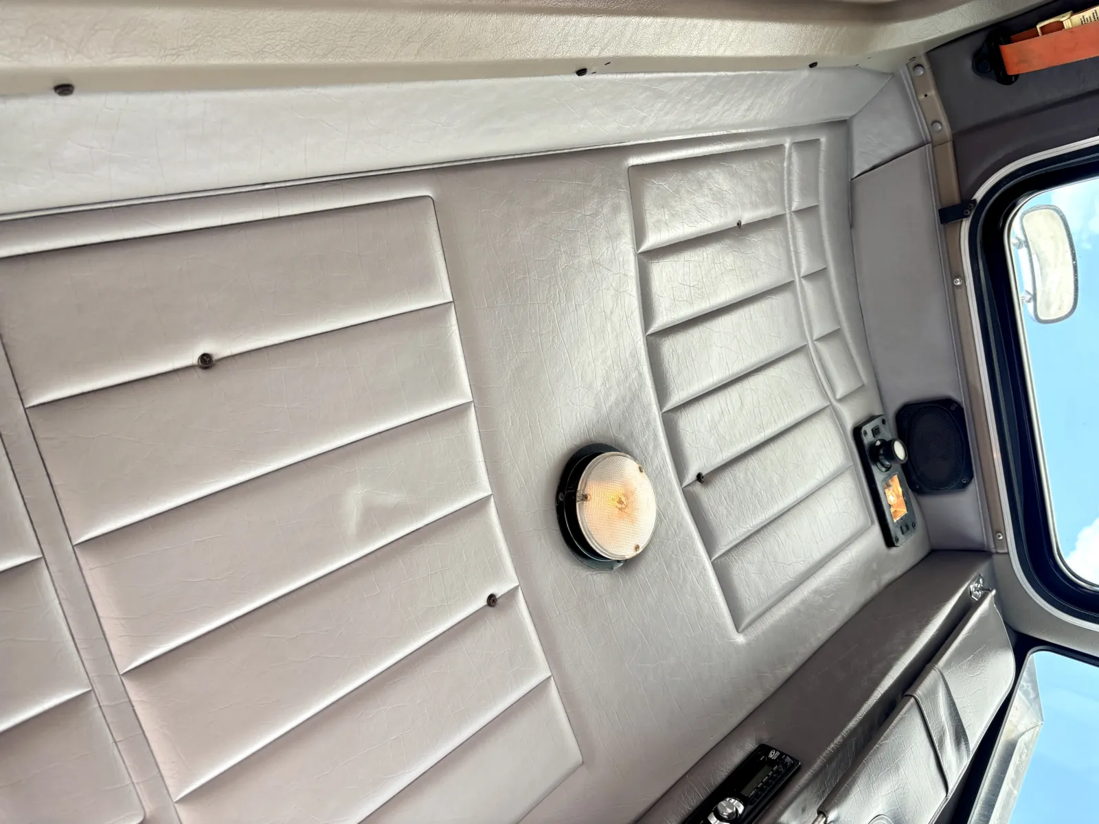 2005 Peterbilt - image 20