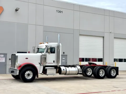 Photos of 2019 PETERBILT 389 for sale in Hutchins, TX at Forge Truck Centers - Texas