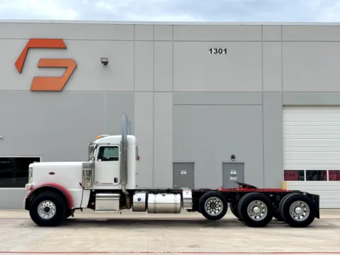 More photos of 2019 PETERBILT 389 at Forge Truck Centers - Texas, TX