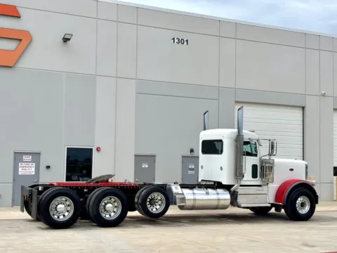 More photos of 2019 PETERBILT 389 at Forge Truck Centers - Texas, TX