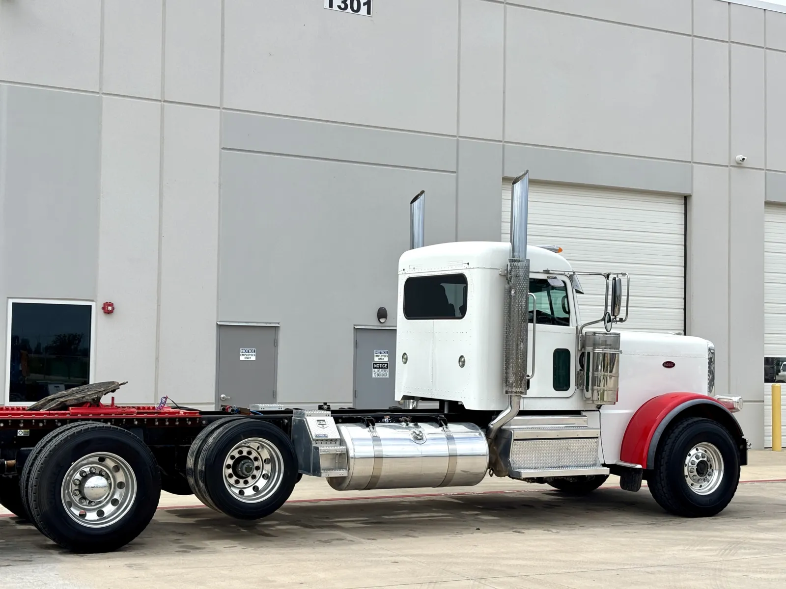 2019 Peterbilt 389 - image 7