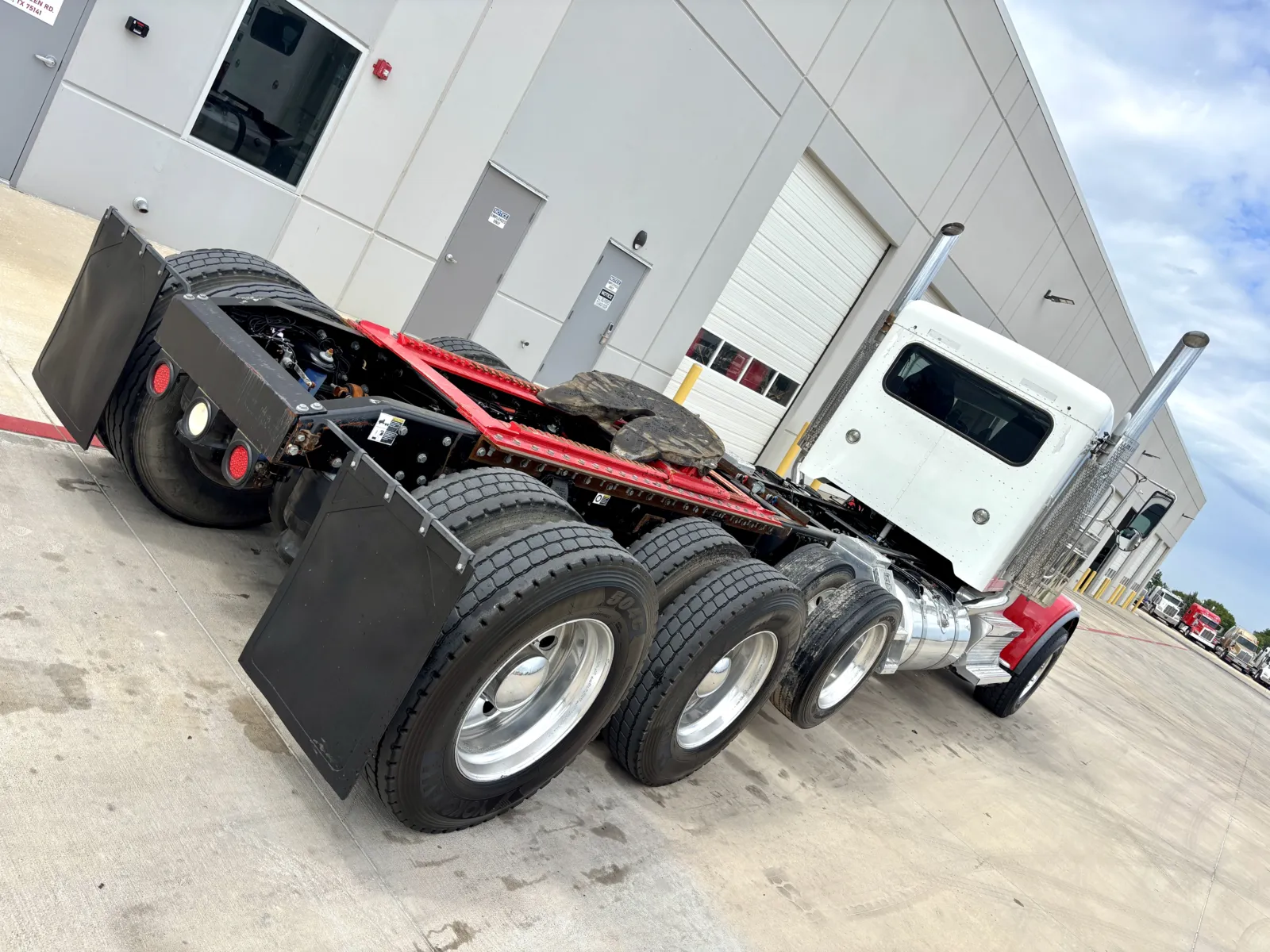 2019 Peterbilt 389 - image 11